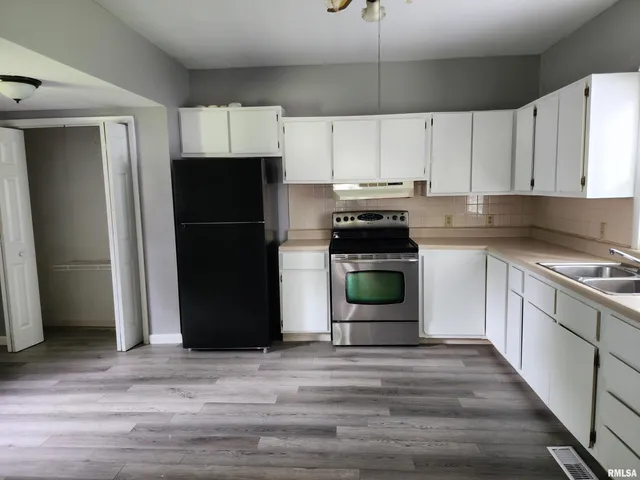 $73,900 | 403 South Elm Street, Lincoln, IL 62656