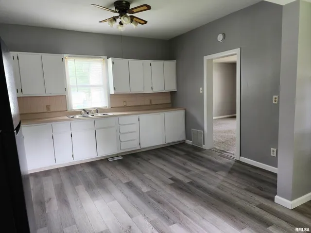 $73,900 | 403 South Elm Street, Lincoln, IL 62656