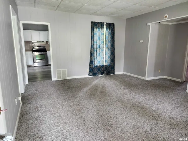 $73,900 | 403 South Elm Street, Lincoln, IL 62656