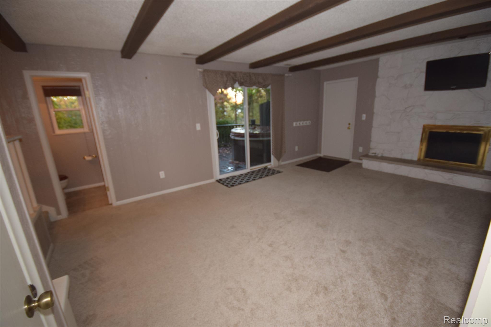 13314 Crane Ridge Drive Fenton, MI 48430 - Photo 3 of 18 DSC_0133.JPG