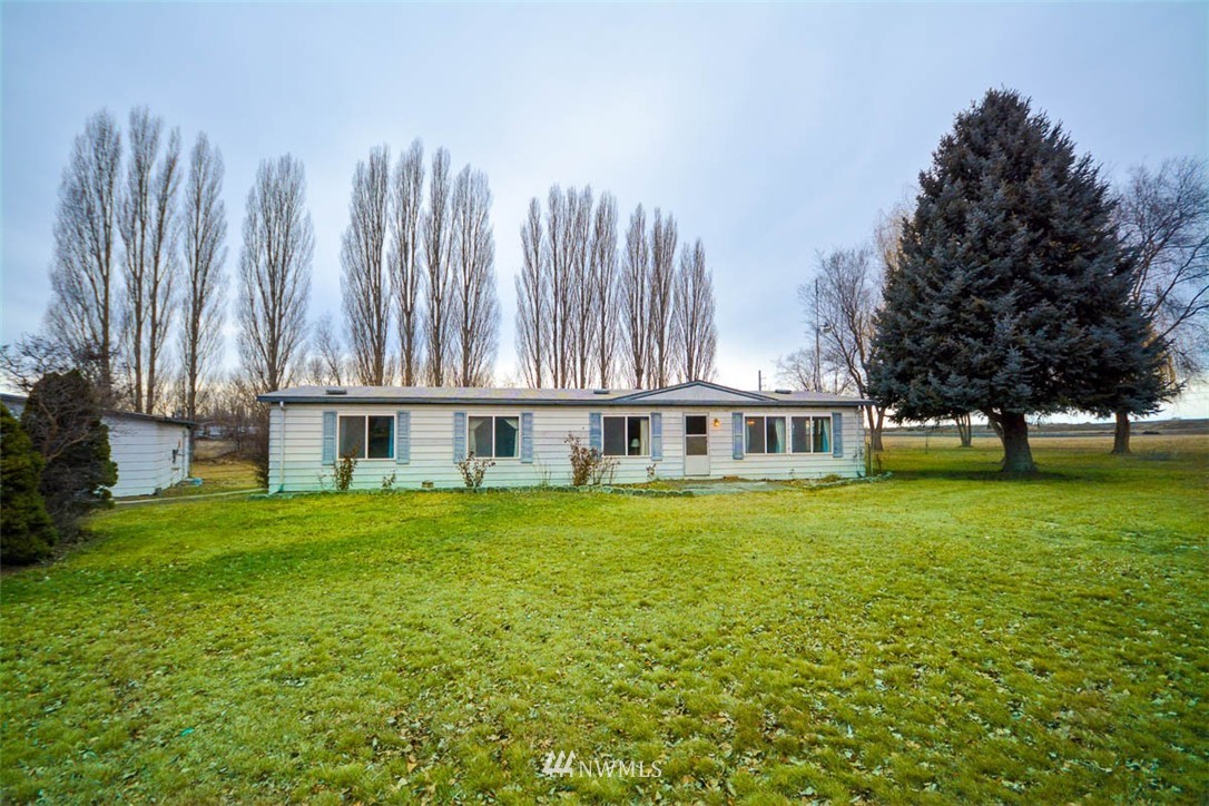 6884 Ferguson Road Northeast Moses Lake, WA 98837 - Photo 1 of 23