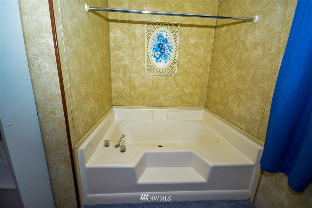 6884 Ferguson Road Northeast Moses Lake, WA 98837 - Photo 11 of 23