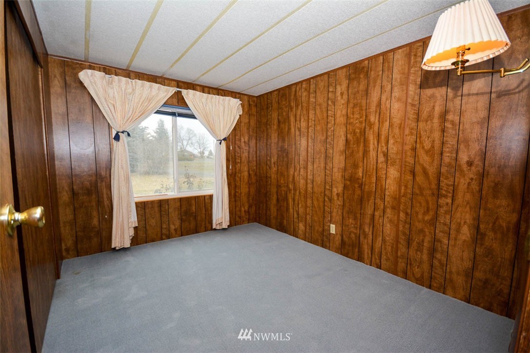 6884 Ferguson Road Northeast Moses Lake, WA 98837 - Photo 13 of 23