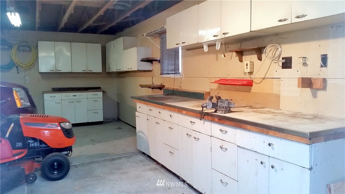 6884 Ferguson Road Northeast Moses Lake, WA 98837 - Photo 17 of 23