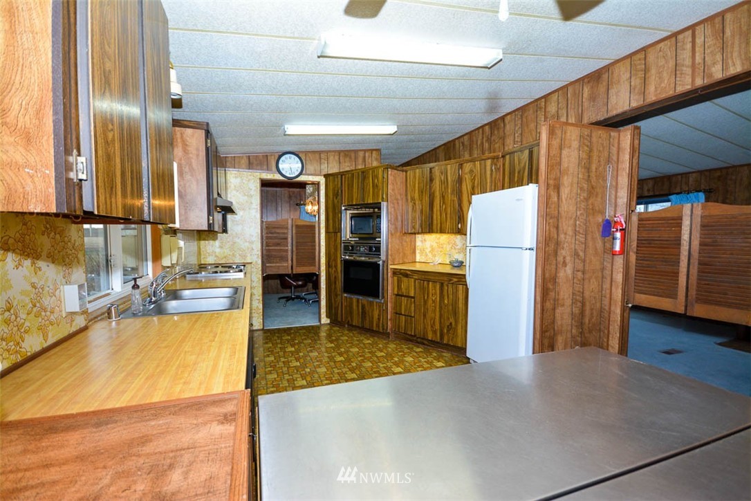 6884 Ferguson Road Northeast Moses Lake, WA 98837 - Photo 4 of 23