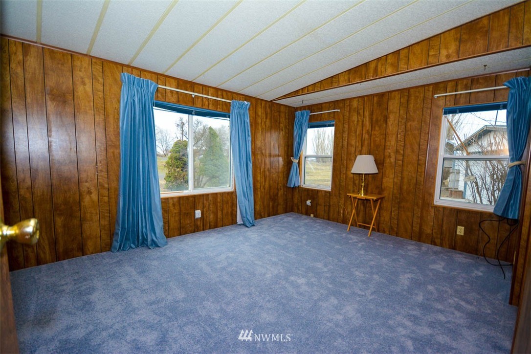 6884 Ferguson Road Northeast Moses Lake, WA 98837 - Photo 9 of 23