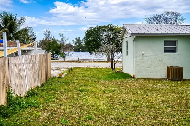 $518,000 | 1419 Crest Drive, Lake Worth, FL 33461