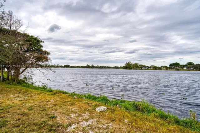 $518,000 | 1419 Crest Drive, Lake Worth, FL 33461