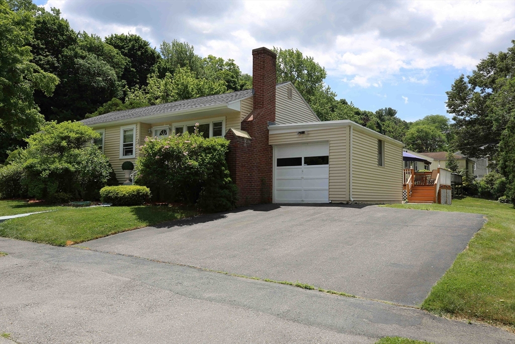 10 Pine Tree Lane Worcester, MA 01609 - Photo 2 of 42
