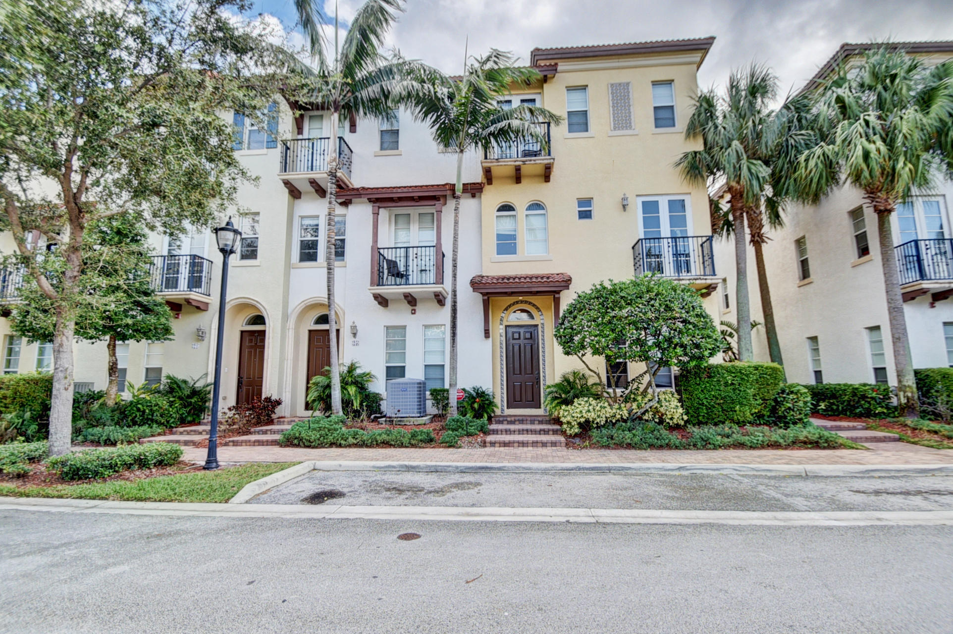 27 Via Floresta Drive Boca Raton, FL 33487 - Photo 1 of 14 DSC_3402_3_4_5_6