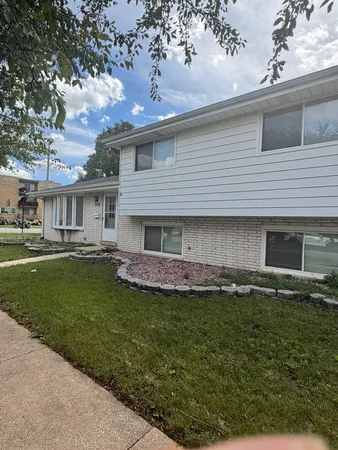 $325,000 | 4024 West 103rd Street, Oak Lawn, IL 60453