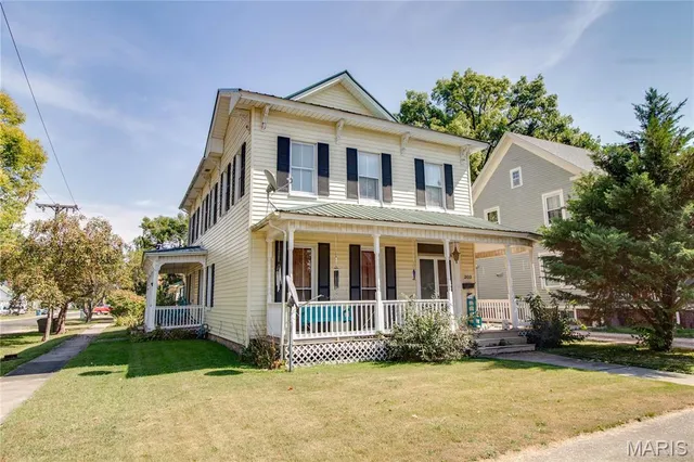 $195,000 | 202 Fourth Street, Carrollton, IL 62016