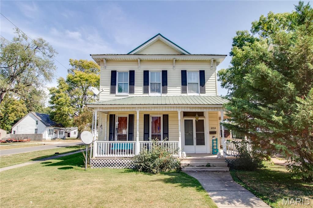 202 Fourth Street Carrollton, IL 62016 - Photo 2 of 34