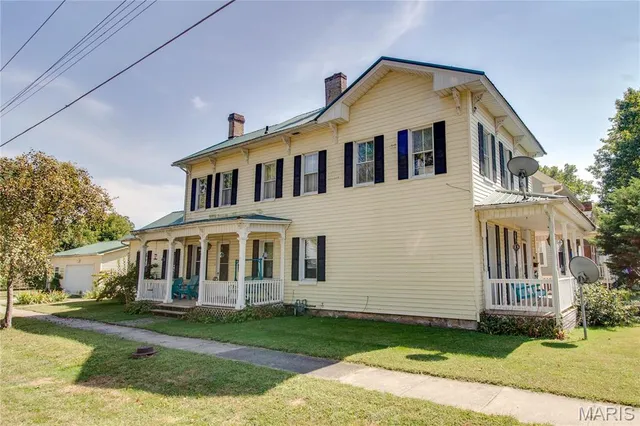 $195,000 | 202 Fourth Street, Carrollton, IL 62016