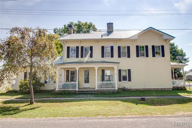 $195,000 | 202 Fourth Street, Carrollton, IL 62016