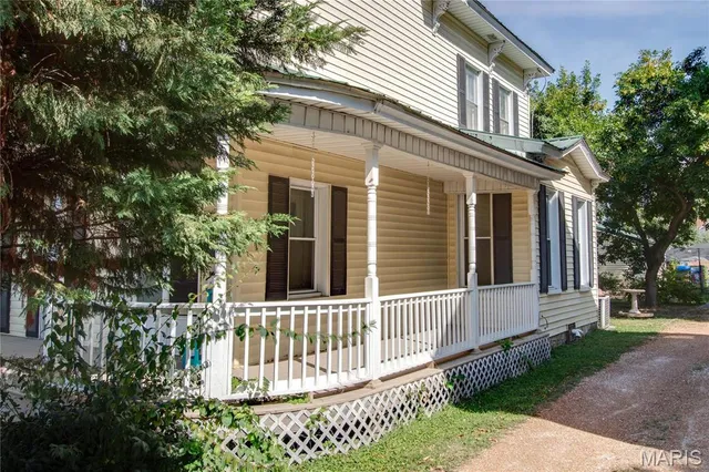 $195,000 | 202 Fourth Street, Carrollton, IL 62016