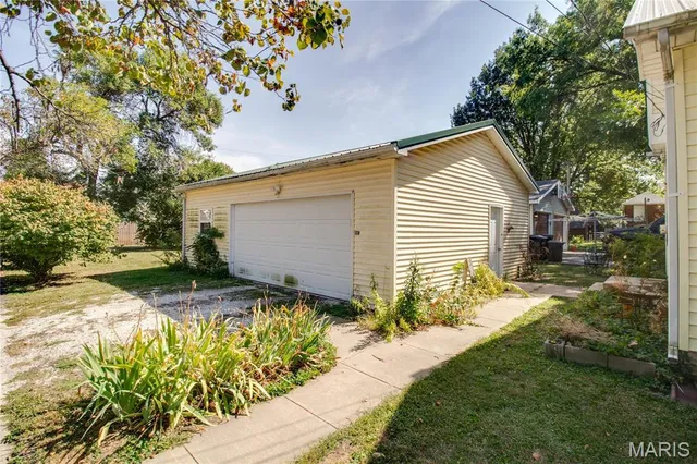 $195,000 | 202 Fourth Street, Carrollton, IL 62016