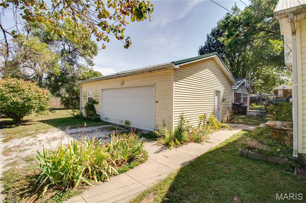 202 Fourth Street Carrollton, IL 62016 - Photo 32 of 34