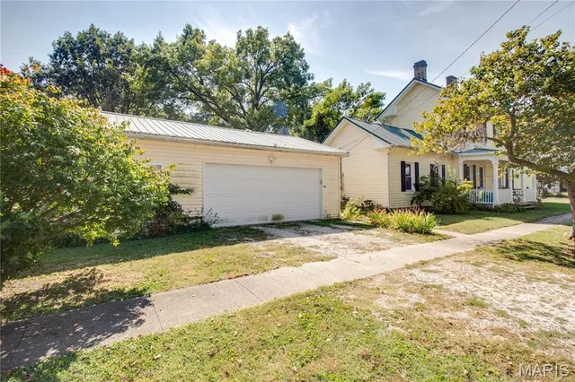 $195,000 | 202 Fourth Street, Carrollton, IL 62016