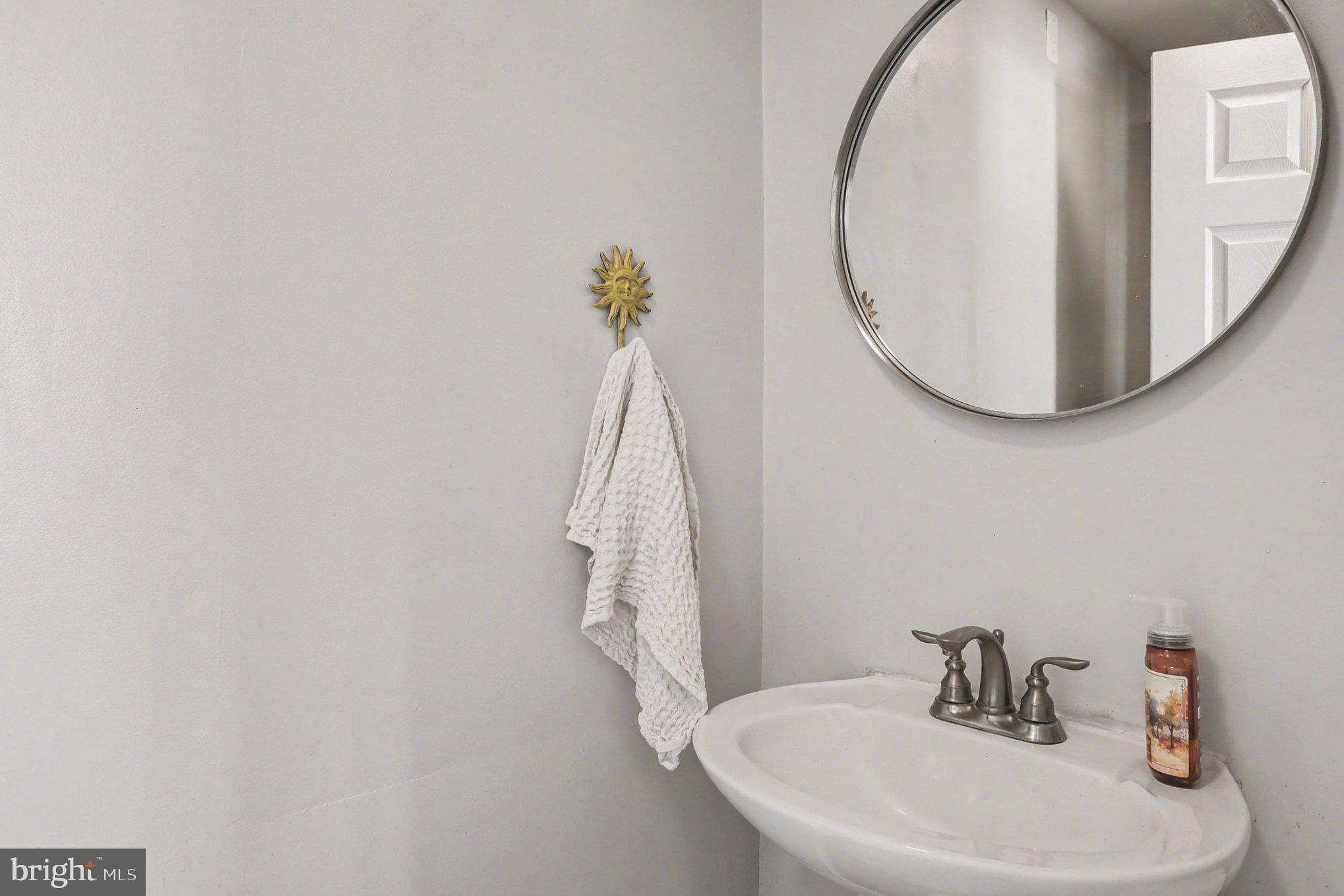 10414 Greentop Road Cockeysville, MD 21030 - Photo 16 of 39 Main Level Half Bath