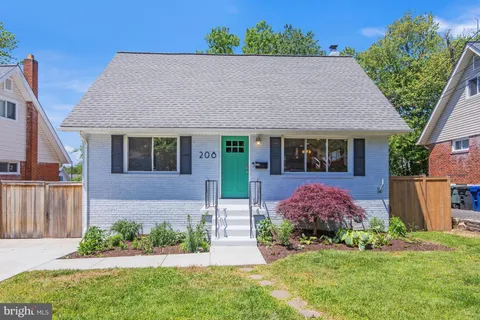 $819,000 | 208 North Furman Street, Alexandria, VA 22304