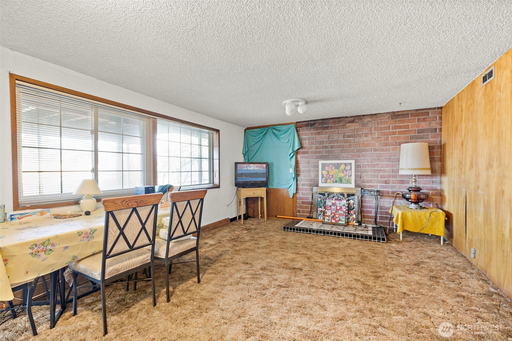 8829 20th Avenue Southwest Seattle, WA 98106 - Photo 27 of 40 a view of a livingroom with furniture and couch