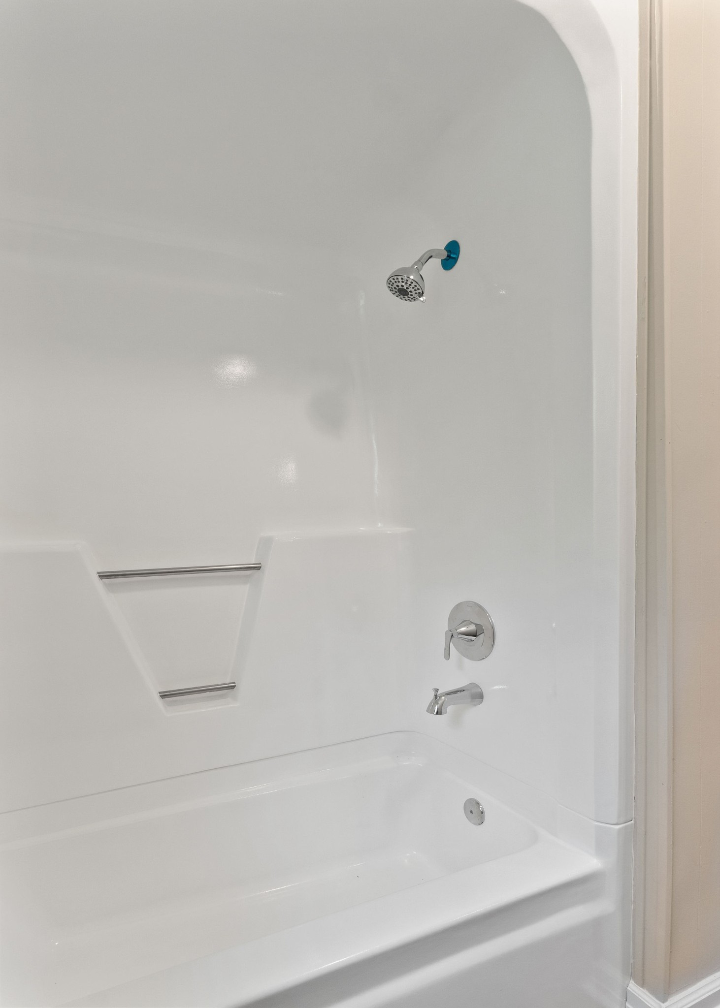 218 Roosevelt Road McMinnville, TN 37110 - Photo 23 of 31 a bathroom with a bathtub