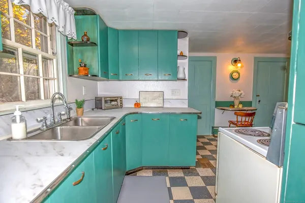 $599,900 | 58 Maple Street, Ellington, CT 06029