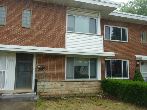$2,200 | 4941 Carol Street, Unit C, Skokie, IL 60077