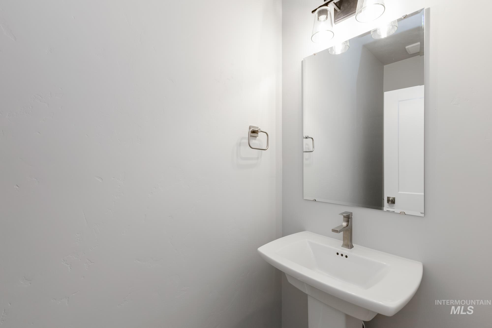 6558 South Sunfish Avenue Boise, ID 83709 - Photo 13 of 32 Bathroom featuring a sink