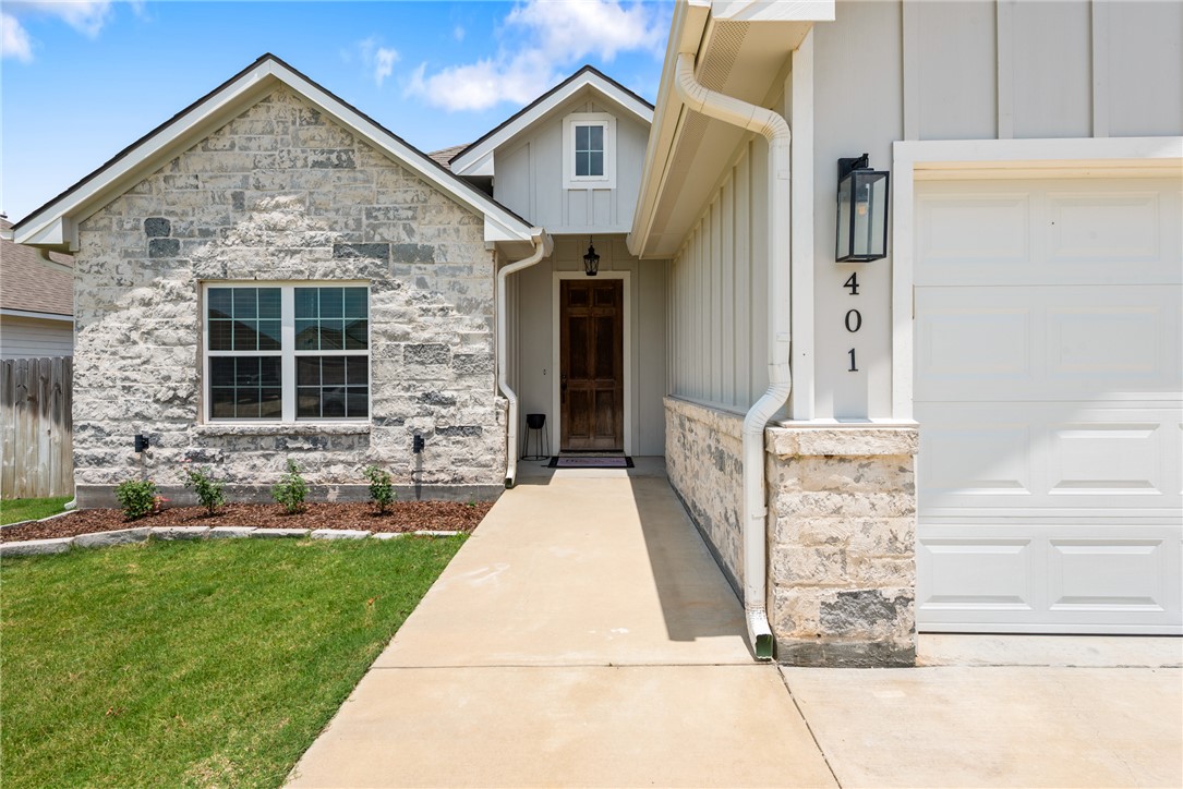 401 Brazos Bend Snook, TX 77879 - Photo 3 of 19
