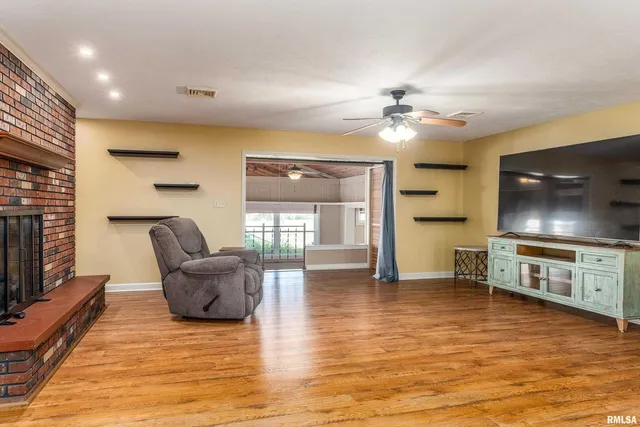 $370,000 | 9784 Highway 127, Murphysboro, IL 62966