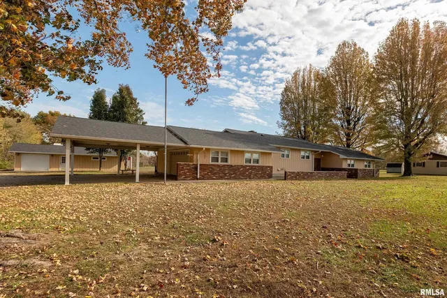 $370,000 | 9784 Highway 127, Murphysboro, IL 62966