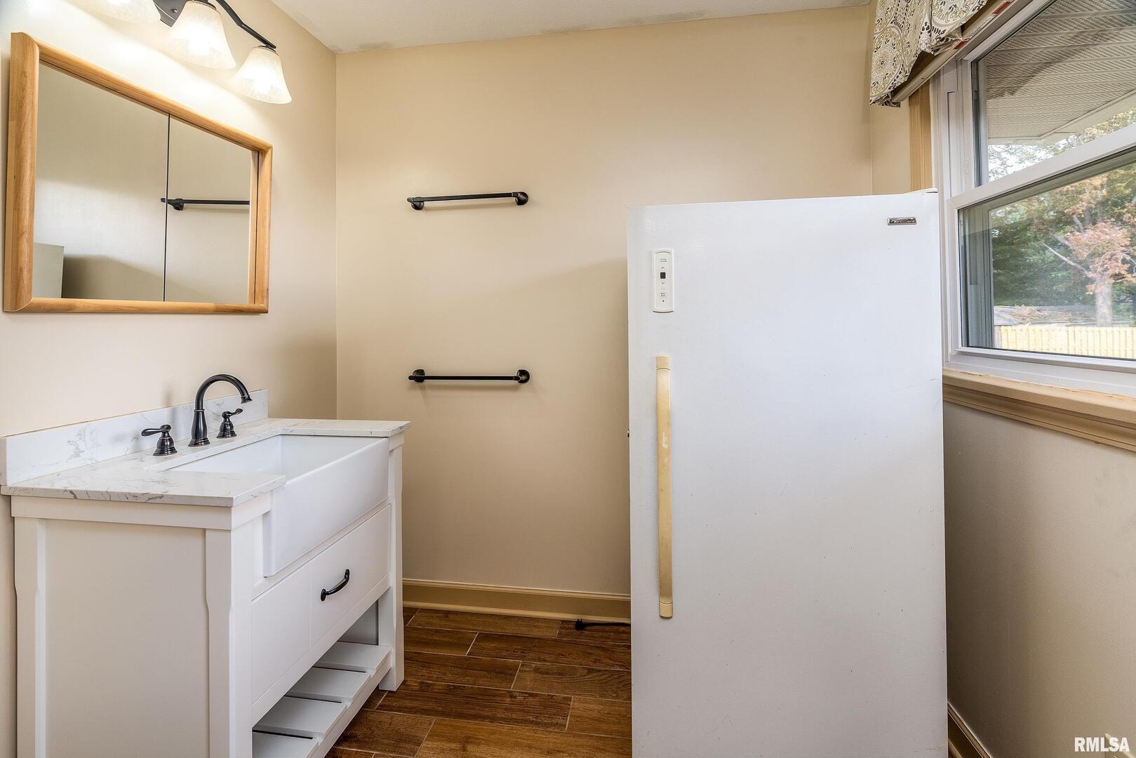 9784 Highway 127 Murphysboro, IL 62966 - Photo 40 of 60 a bathroom with a sink and mirror with shower