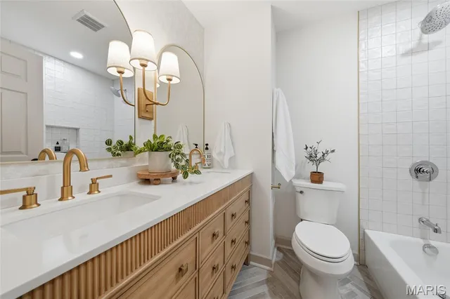 $574,000 | 351 Greenbriar Lane, Ballwin, MO 63011