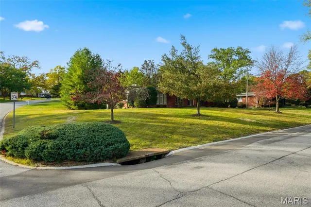 $574,000 | 351 Greenbriar Lane, Ballwin, MO 63011