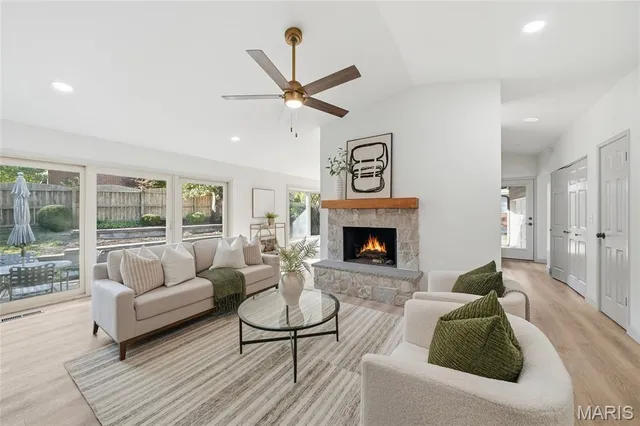 $574,000 | 351 Greenbriar Lane, Ballwin, MO 63011