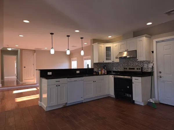 $3,200 | 3 Pearl Street, Unit 2, Stoneham, MA 02180