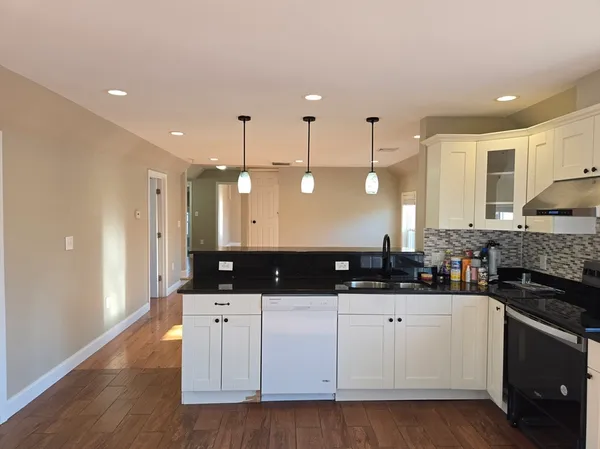 $3,200 | 3 Pearl Street, Unit 2, Stoneham, MA 02180