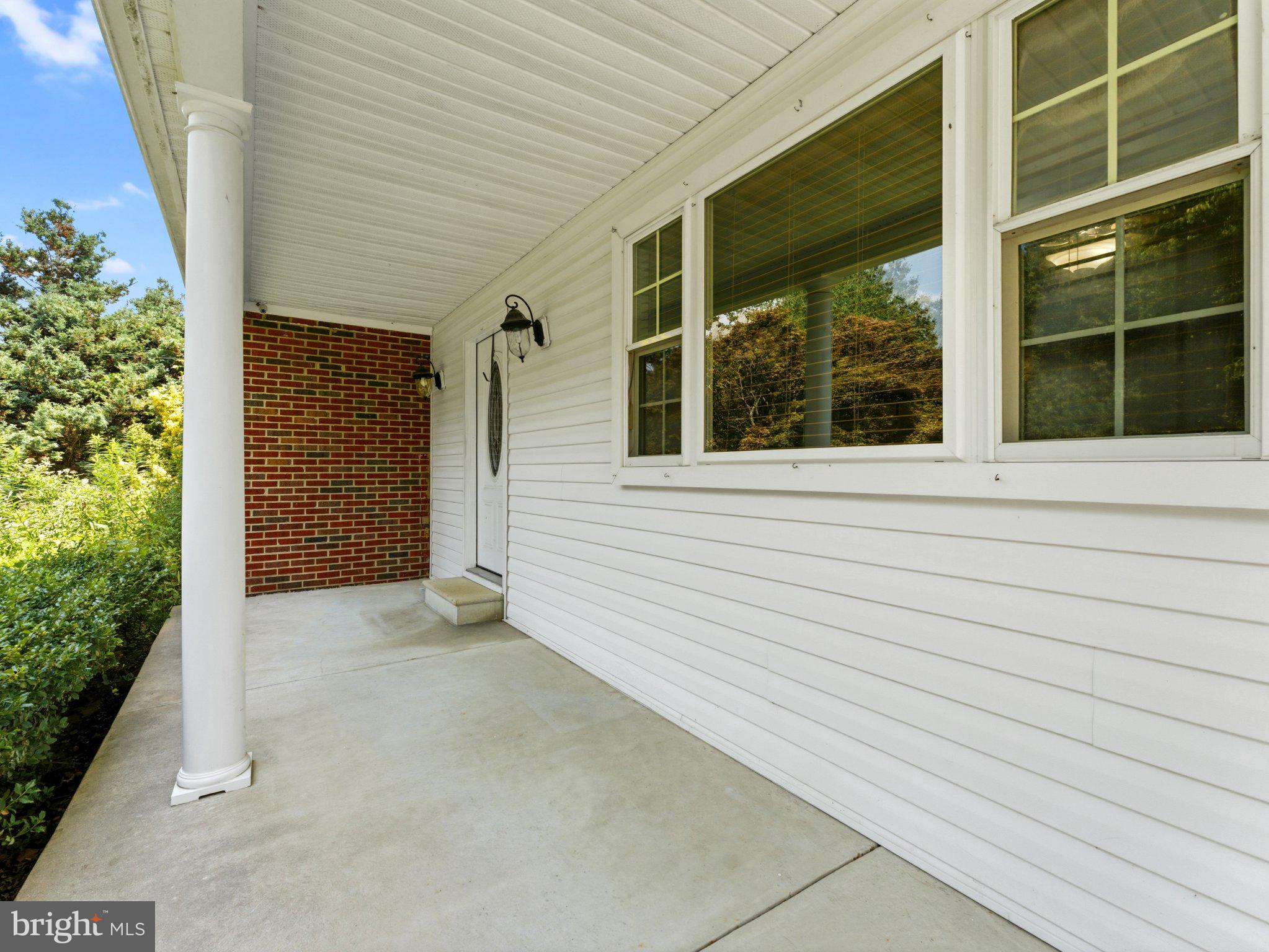 34 Supawna Road Pennsville, NJ 08070 - Photo 4 of 28 Charming entryway with inviting views.