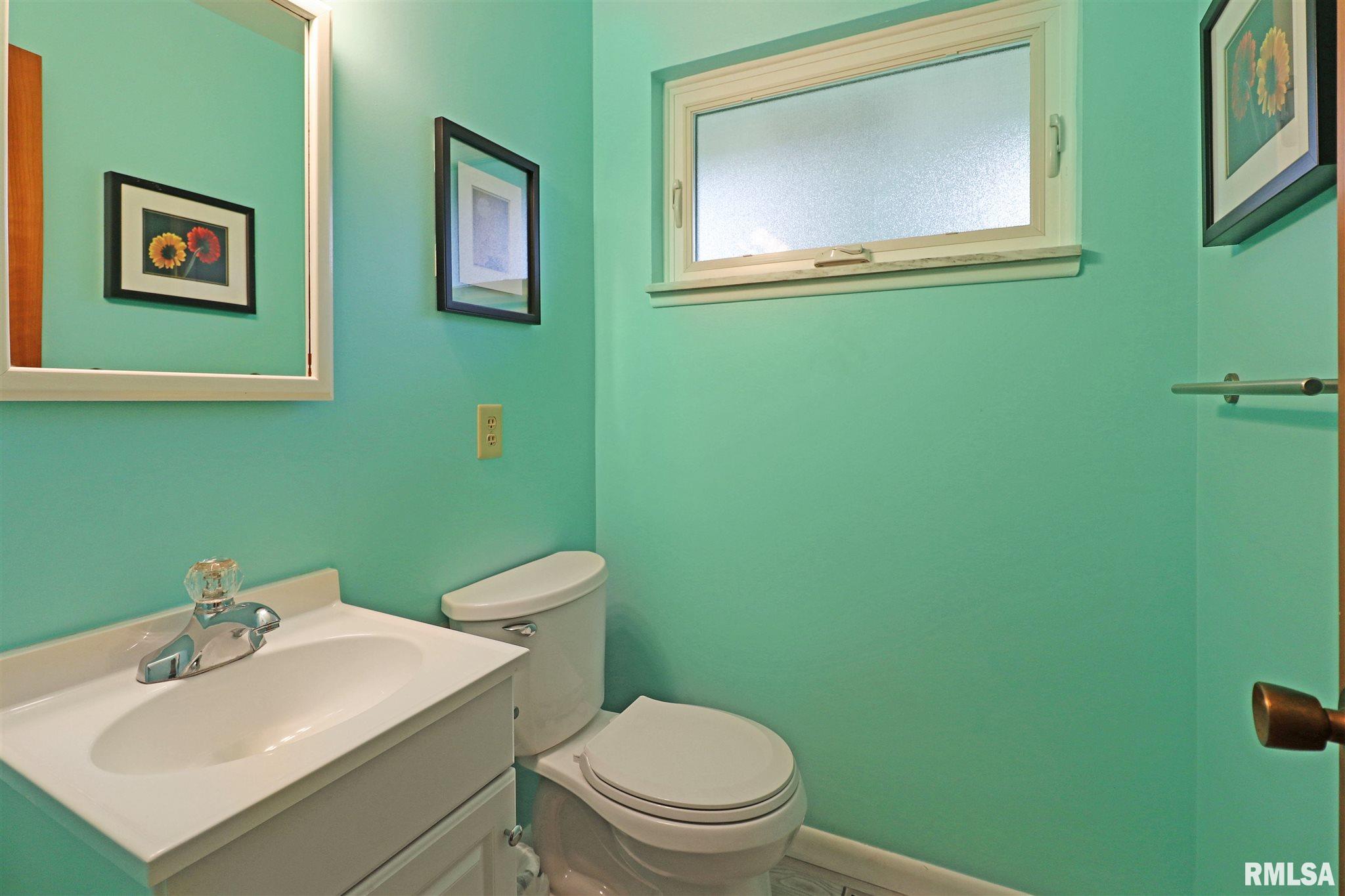 319 East Lyndale Road Peoria, IL 61614 - Photo 16 of 37 Gallery Image 16