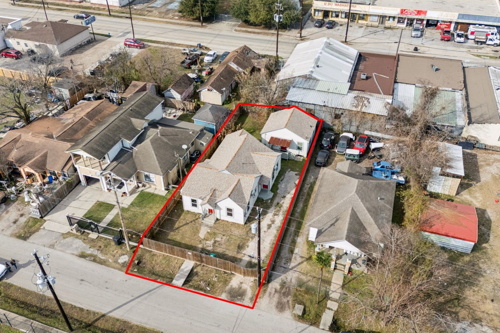 7019 Bonham Street Houston, TX 77020 - Photo 16 of 17 an aerial view of a houses with yard