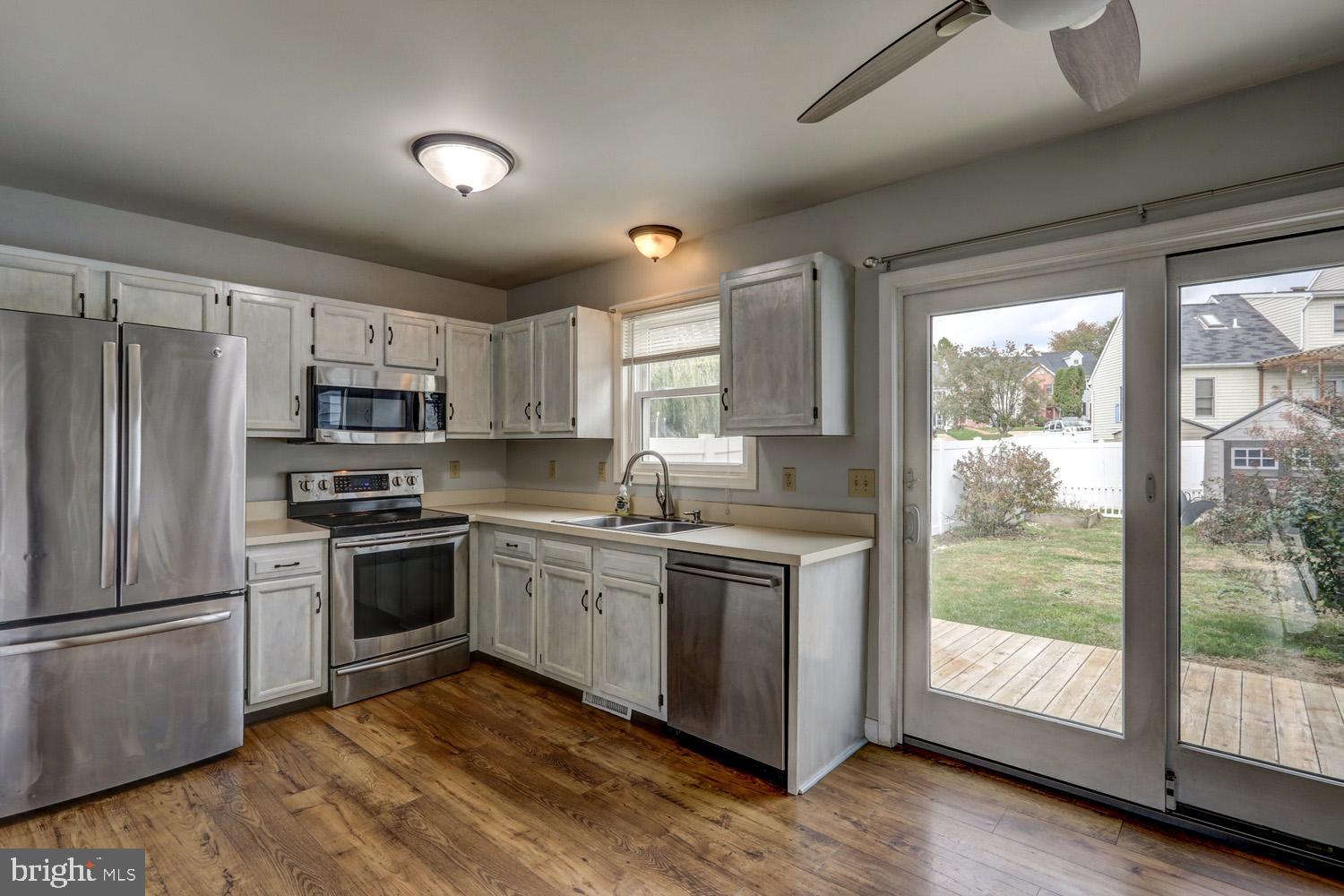 109 Chukar Court Lititz, PA 17543 - Photo 10 of 27 Kitchen with stainless appliances