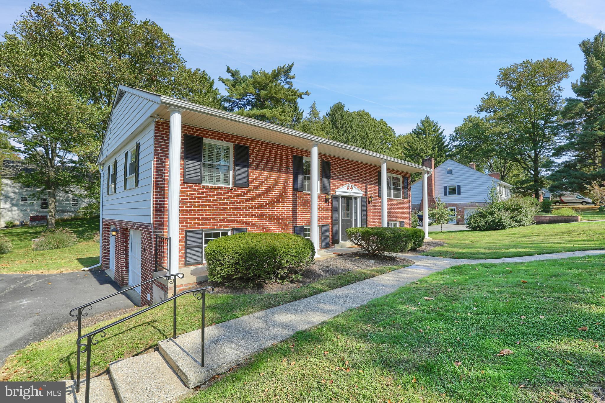 1131 Colonial Road Lancaster, PA 17603 - Photo 3 of 29 Gallery Image 3