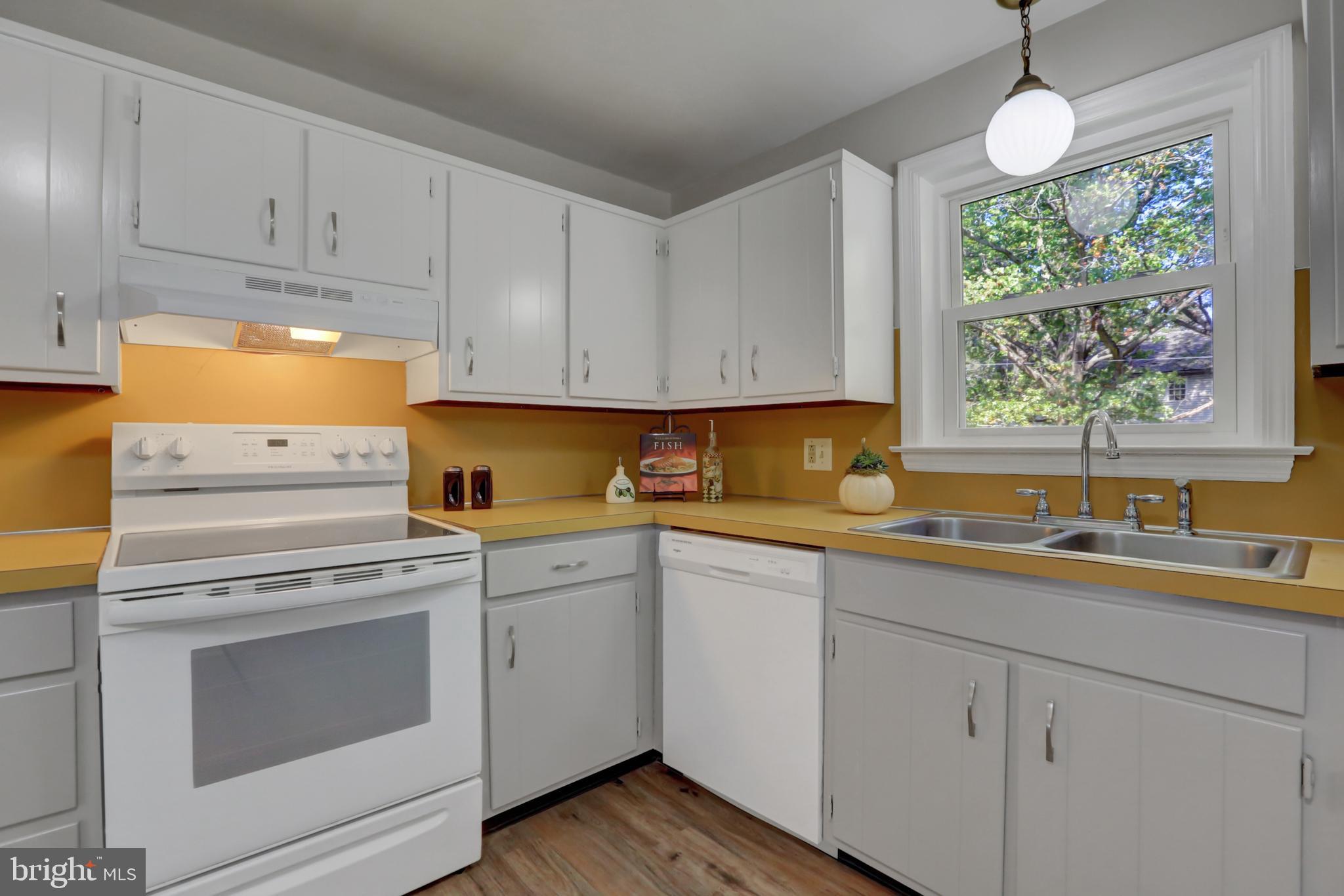 1131 Colonial Road Lancaster, PA 17603 - Photo 8 of 29 Gallery Image 8