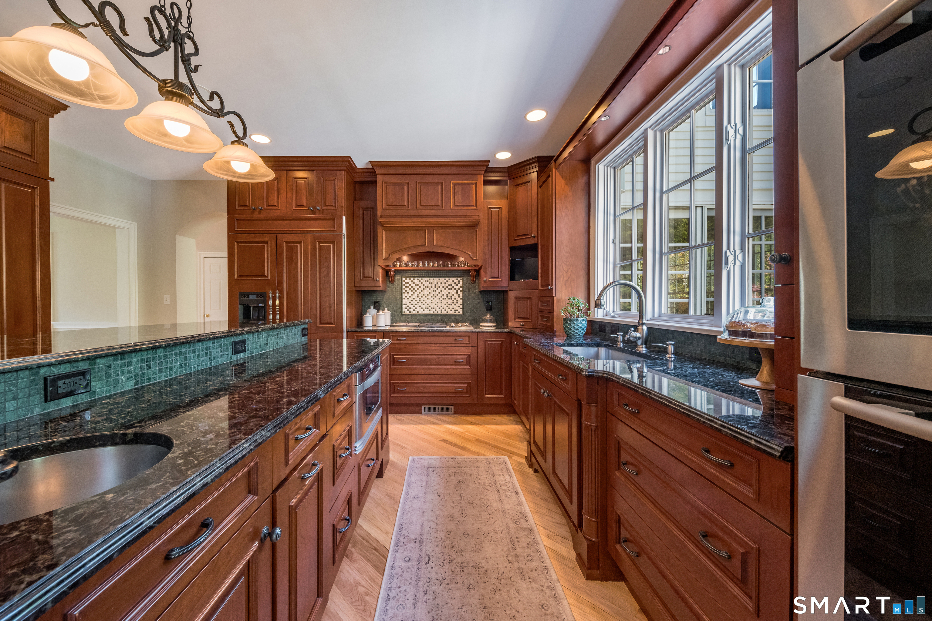 6 Timothy Way Avon, CT 06001 - Photo 9 of 38