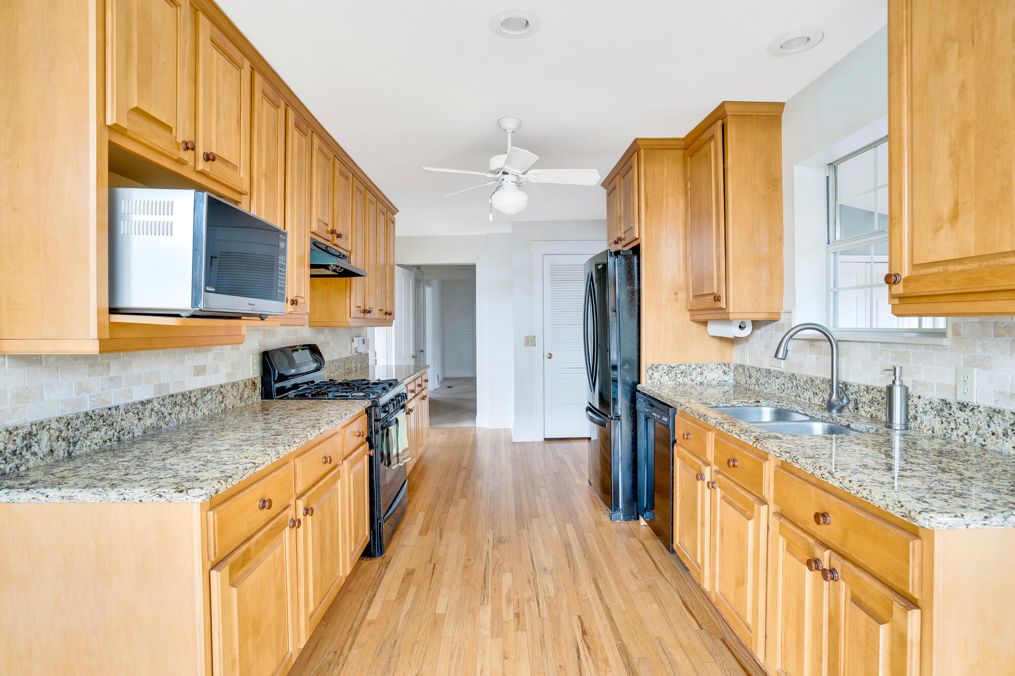 205 Hardy Road Lookout Mountain, GA 30750 - Photo 3 of 47 Galley Kitchen