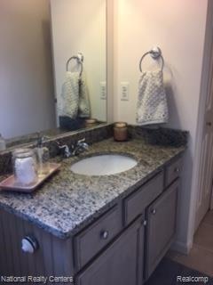 10727 Tuthill Road South Lyon, MI 48178 - Photo 22 of 40 main bath with granite counter top