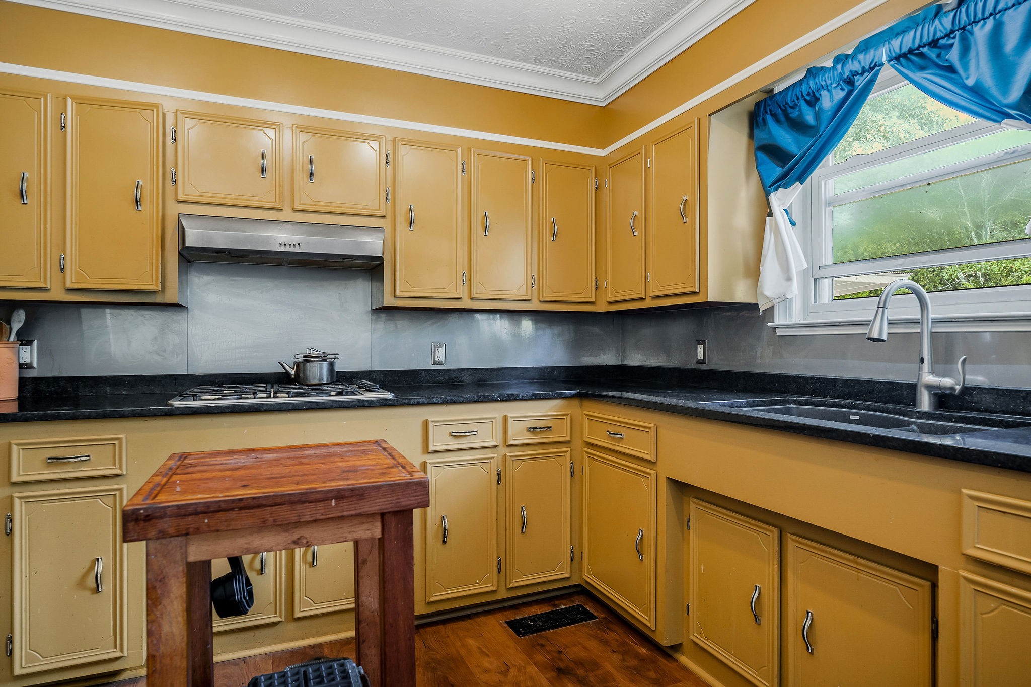 4121 Old Moss Road Baxter, TN 38544 - Photo 11 of 12 a kitchen with granite countertop a sink a stove and cabinets