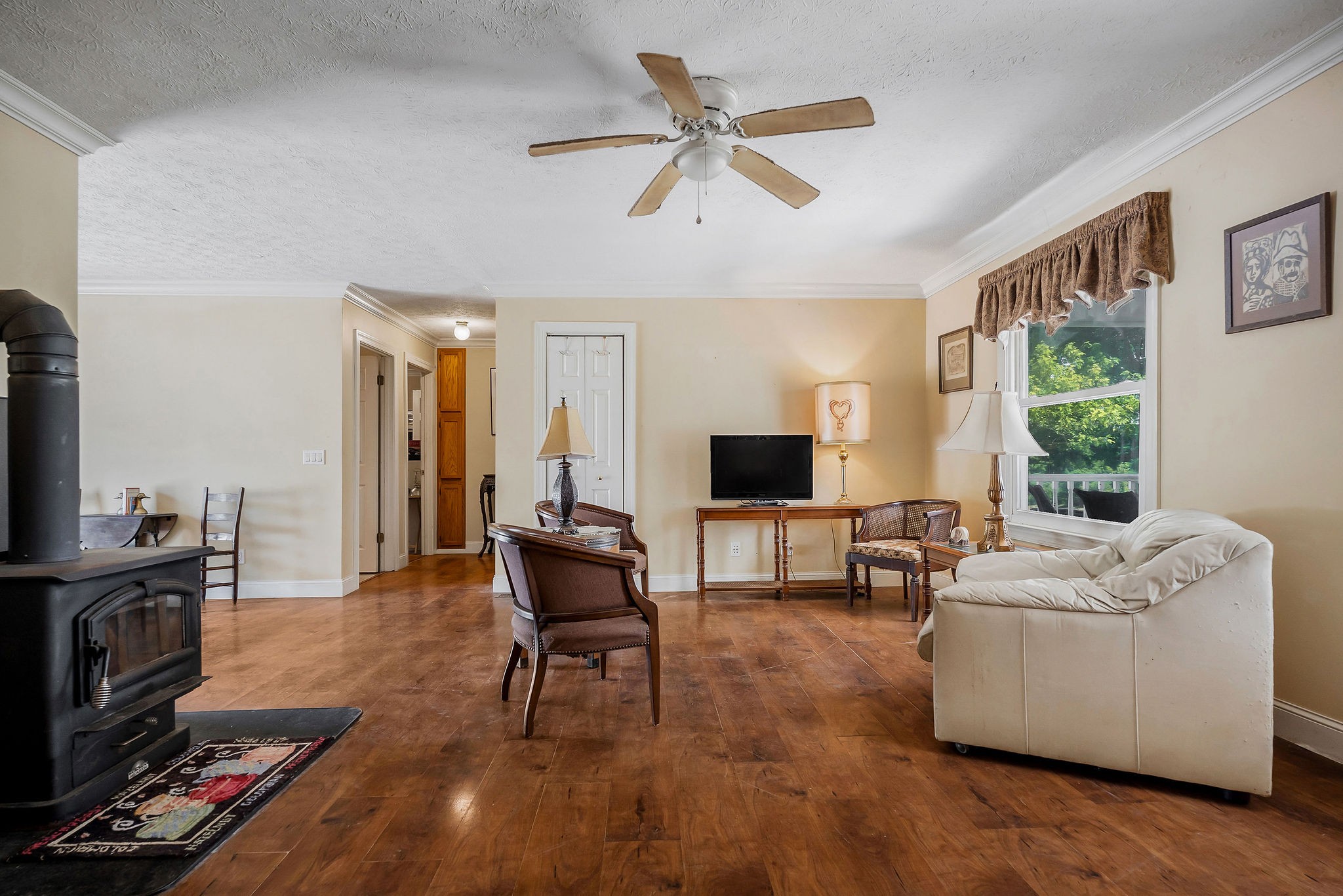 4121 Old Moss Road Baxter, TN 38544 - Photo 5 of 12 a living room with furniture a window and a flat screen tv